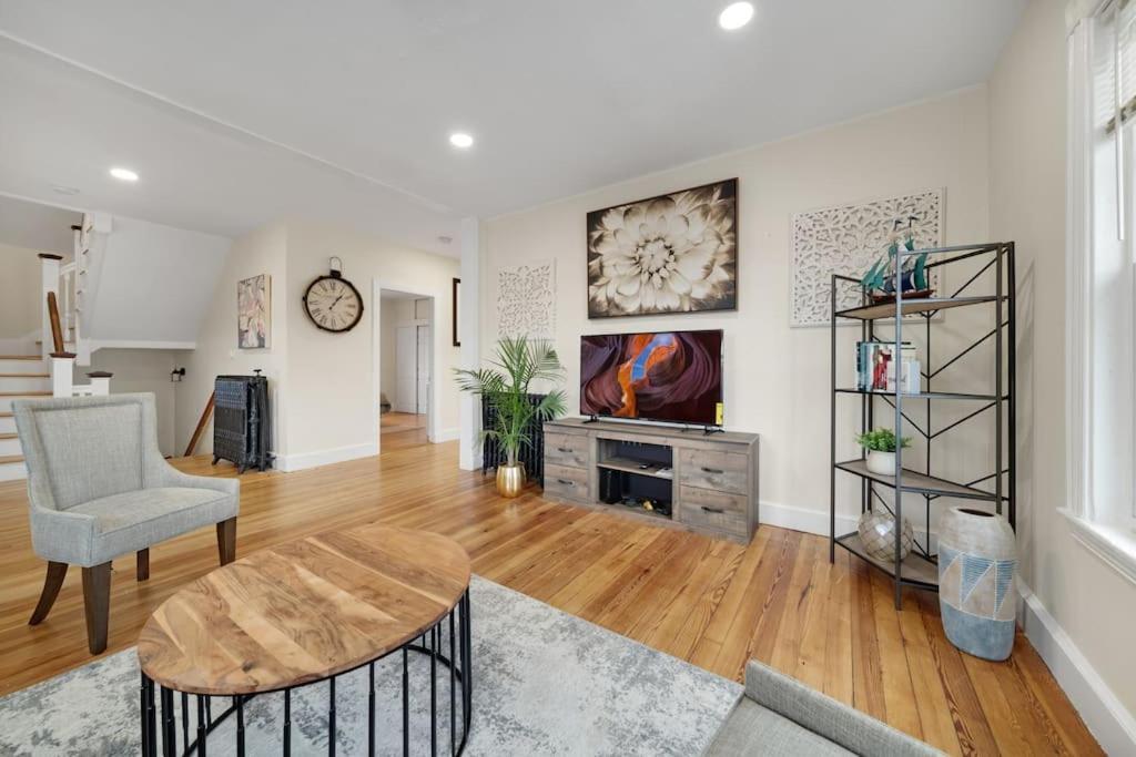 5Br 2Bh Bright & Spacious Apt In Brighton Boston Pokoj fotografie