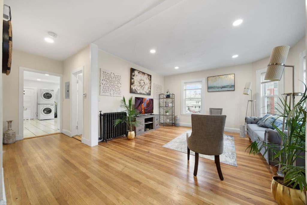5Br 2Bh Bright & Spacious Apt In Brighton Boston Pokoj fotografie